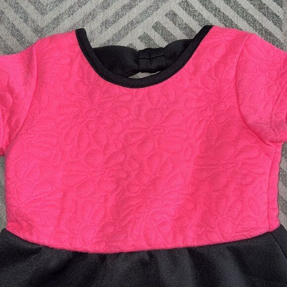 KENSIE | Black & Fuchsia | Floral Quilted Knit and Ponte Dress - Picture 4 of 4